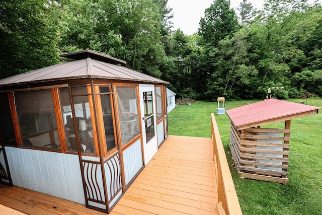 2L Homestead Dr Unit L, Derry, NH 03038 - wooden terrace with a lawn and a sunroom