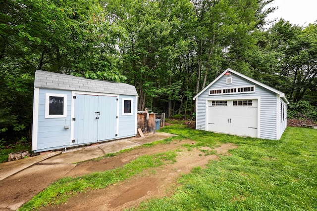 2L Homestead Dr Unit L, Derry, NH 03038 - detached garage featuring view of wooded area
