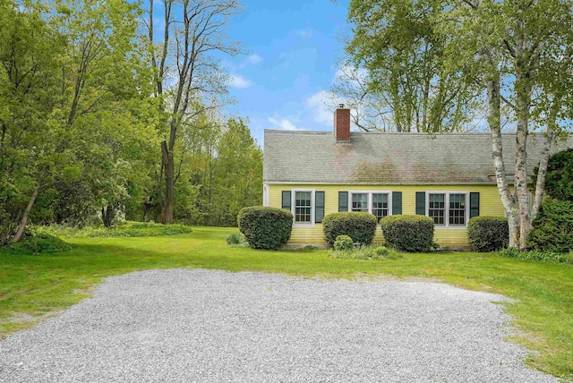 102 Hubbard Hill Rd, Rindge, NH 03461 - view of front facade with a front yard and a chimney