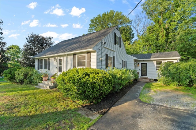 38 Heald St, Goffstown, NH 03102 - view of front of house with entry steps and roof with shingles