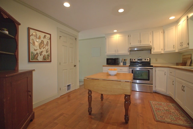 7 Minuteman Ln Unit 7, Exeter, NH 03833 - kitchen featuring electric range, under cabinet range hood, white cabinetry, light wood-style flooring, and recessed lighting