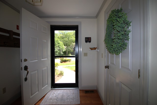 7 Minuteman Ln Unit 7, Exeter, NH 03833 - foyer featuring wood finished floors and baseboards