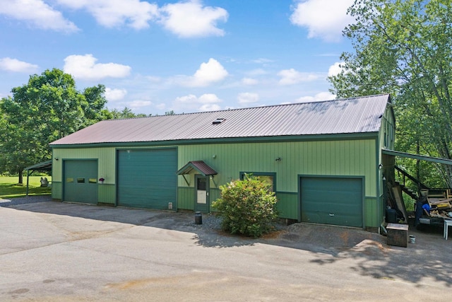 43 Knights Pond Rd, South Berwick, ME 03908 - garage with a detached garage