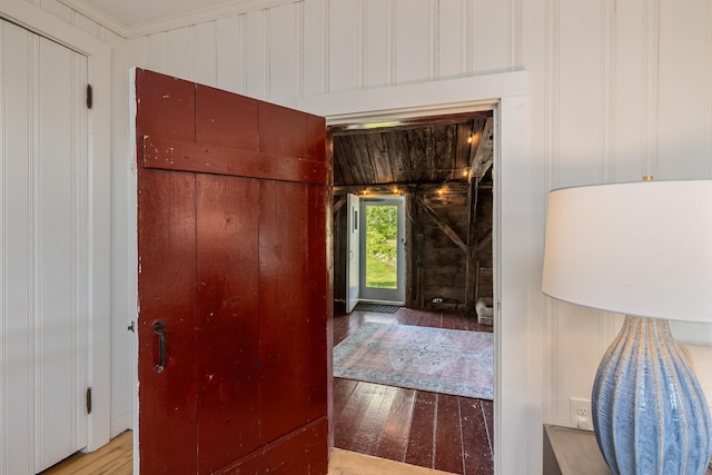 45 Atlantic Ave, North Hampton, NH 03862 - foyer entrance featuring wood-type flooring and a decorative wall