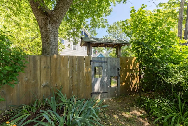 10 Prospect St, Somersworth, NH 03878 - view of outdoor structure featuring a gate