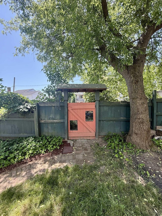 10 Prospect St, Somersworth, NH 03878 - view of outbuilding featuring a gate
