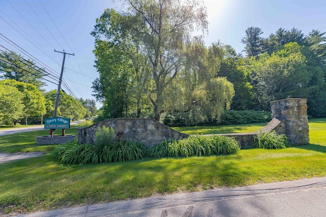 4B Pine Isle Dr Unit B, Derry, NH 03038 - surrounding community with a yard