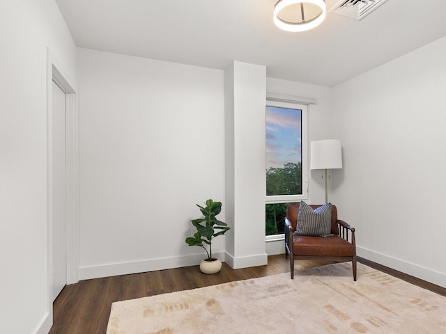 125 Cambrian Way Unit 610, Burlington, VT 05401 - sitting room with wood finished floors and baseboards