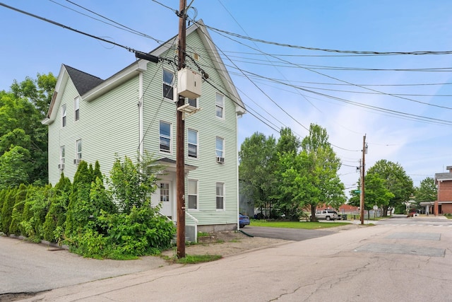 89 4th St, Manchester, NH 03102