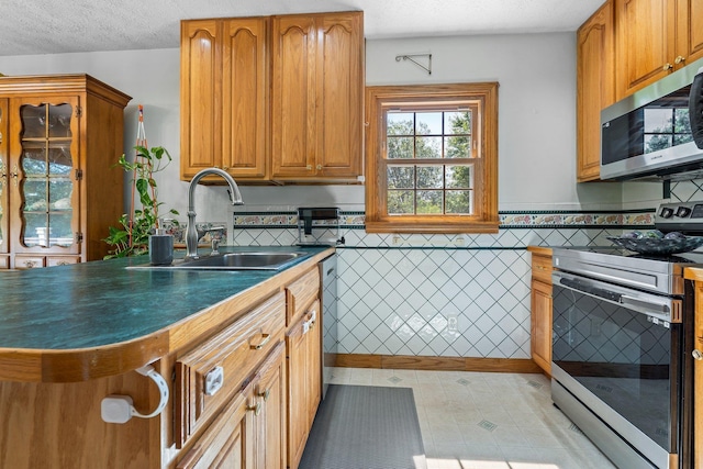 14 Johns Dr, Hooksett, NH 03106