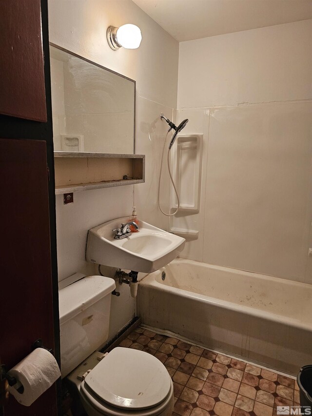 116 English St, Hawthorne, NV 89415 - bathroom with toilet, a sink, and bathing tub / shower combination