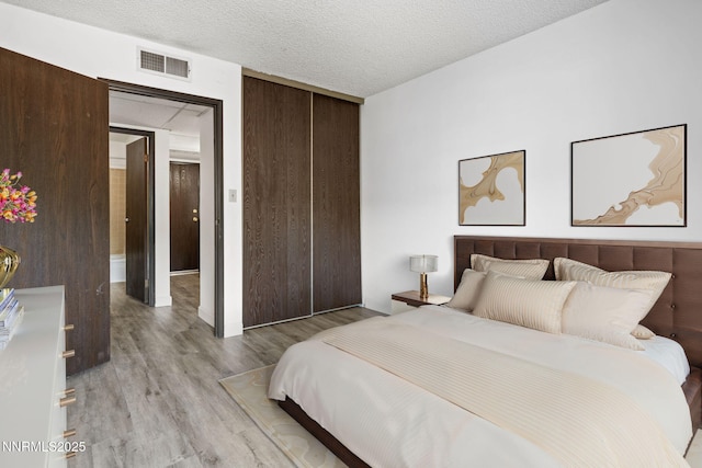 1000 Beck St Unit 276, Reno, NV 89509 - bedroom featuring wood finished floors, a closet, and a textured ceiling
