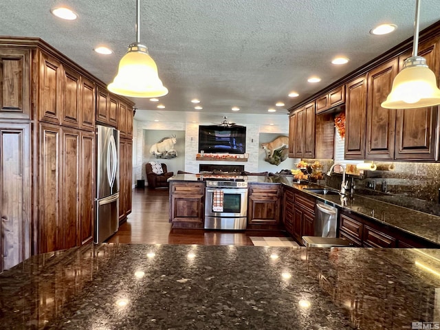 310 N Mountain View St, Yerington, NV 89447 - kitchen with appliances with stainless steel finishes, a sink, a peninsula, a textured ceiling, and recessed lighting
