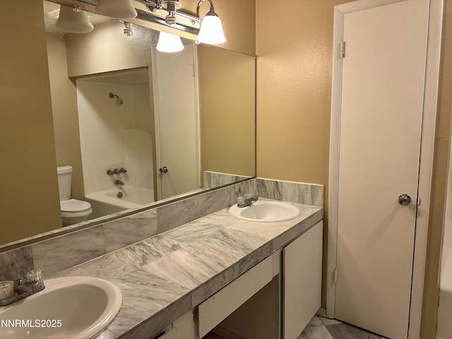 474 Smithridge Pkwy, Reno, NV 89502 - full bath with double vanity, toilet, and shower / bath combination