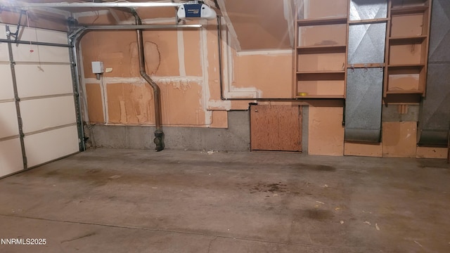 421 Glenmanor Dr, Reno, NV 89509 - garage with a garage door opener