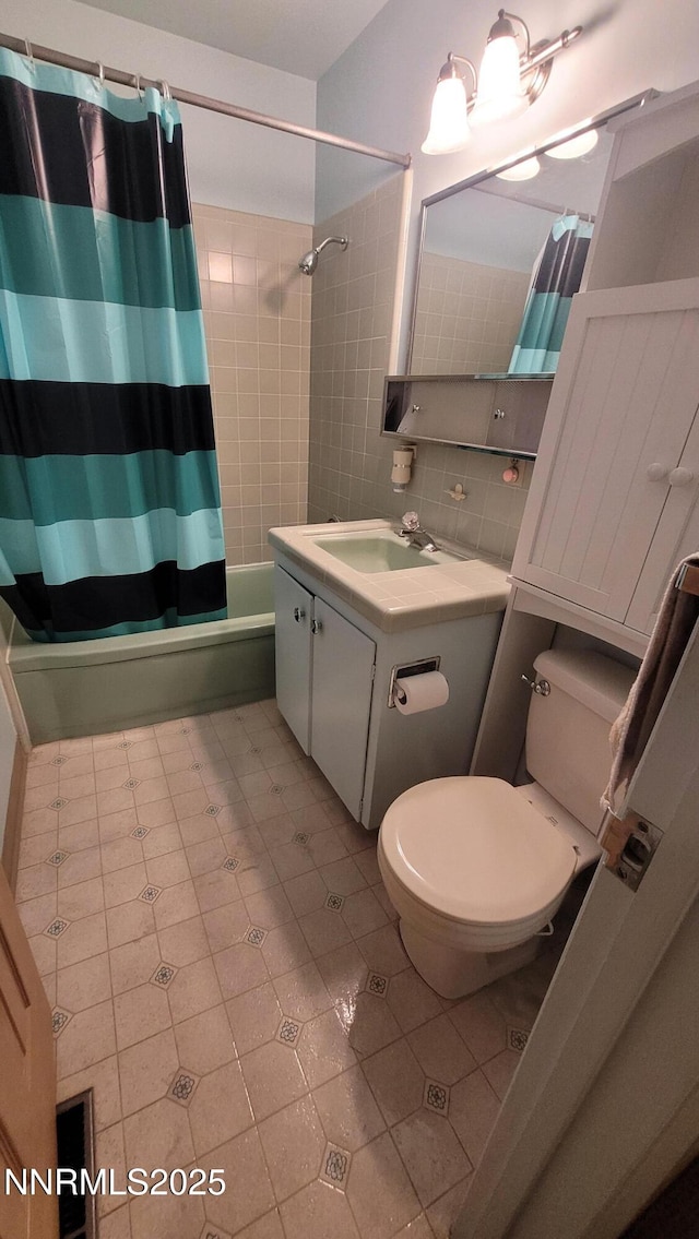 421 Glenmanor Dr, Reno, NV 89509 - full bathroom featuring shower / bathtub combination with curtain, toilet, vanity, and tile walls