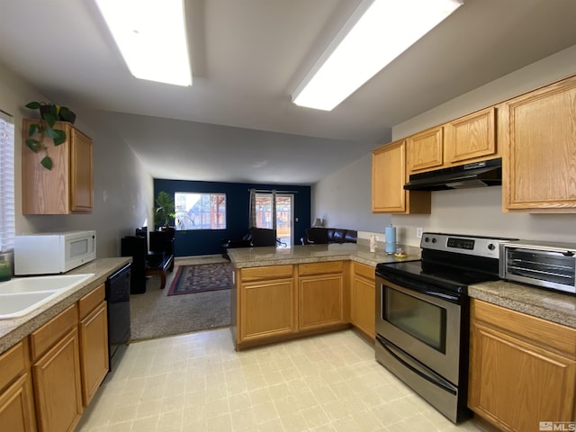 9770 Brightridge, Reno, NV 89506 - kitchen featuring stainless steel electric stove, under cabinet range hood, white microwave, a peninsula, and a sink