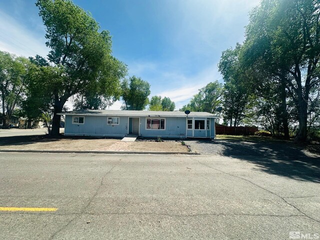 815 16th St, Lovelock, NV 89419 - ranch-style home featuring fence