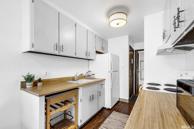 400 S Saliman Rd Unit G56, Carson City, NV 89701 - kitchen featuring a sink, freestanding refrigerator, dark wood-style flooring, range with electric stovetop, and white cabinetry