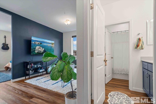 7192 Discovery Ln, Reno, NV 89506 - full bath featuring wood finished floors, baseboards, and vanity