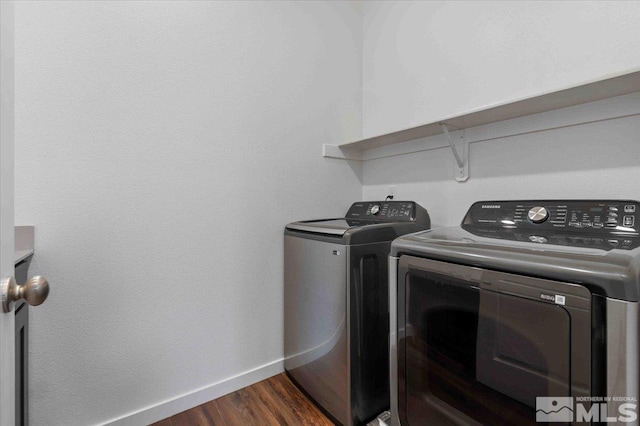 7192 Discovery Ln, Reno, NV 89506 - laundry room with separate washer and dryer, baseboards, and dark wood-style floors