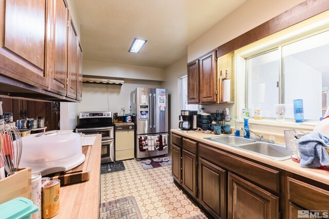 134 E 6th St, Battle Mountain, NV 89820 - kitchen featuring appliances with stainless steel finishes, a sink, light countertops, and light floors
