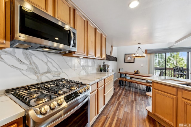 400 Fairview Blvd Unit 217, Incline Village, NV 89451 - kitchen with stainless steel appliances, a chandelier, backsplash, dark wood-type flooring, and hanging light fixtures