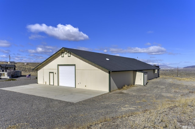 1875 View Ct, Fernley, NV 89408 - view of outdoor structure featuring an outdoor structure, a mountain view, and gravel driveway