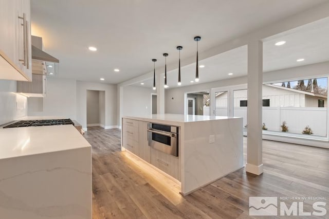 995 Skyline Blvd, Reno, NV 89509 - kitchen with oven, light wood-style floors, modern cabinets, recessed lighting, and pendant lighting