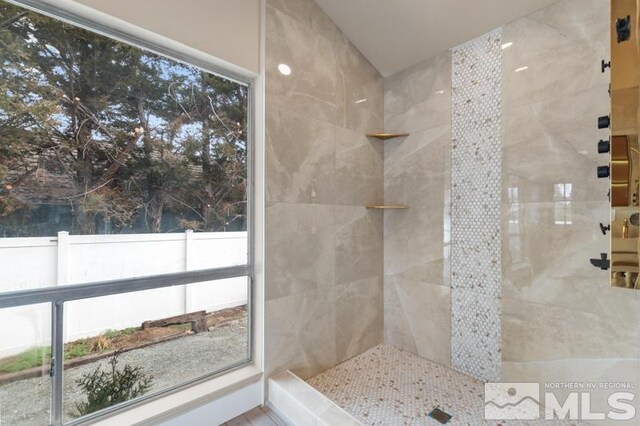 995 Skyline Blvd, Reno, NV 89509 - bathroom featuring tiled shower
