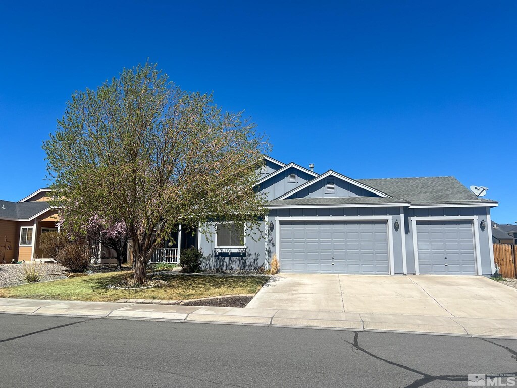 1090 Aster Ln, Fernley, NV 89408 - photo 1