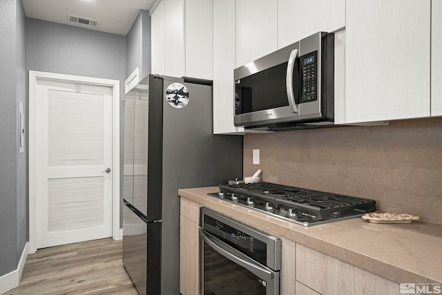 17000 Wedge Pkwy Unit 3221, Reno, NV 89511 - kitchen with appliances with stainless steel finishes, light wood-style floors, modern cabinets, and light countertops