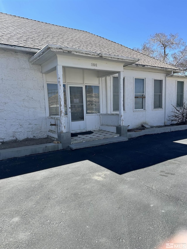 101 Mcculloch Ave, Tonopah, NV 89049 - doorway to property with a shingled roof