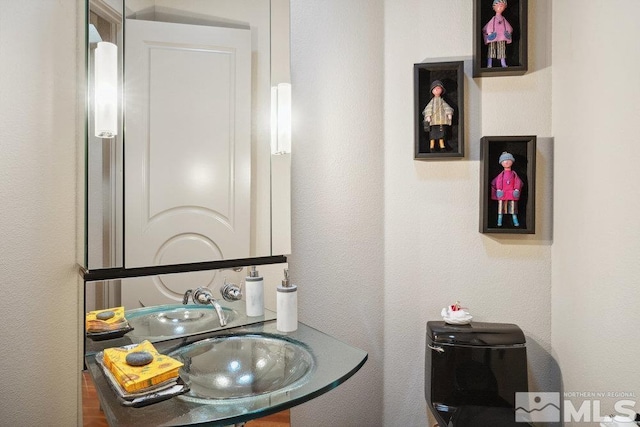 4020 Cocopah Ct, Reno, NV 89511 - half bathroom featuring a sink and a textured wall