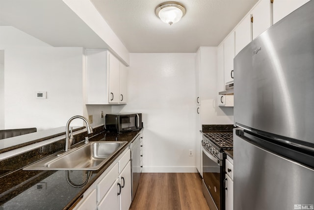 2445 Sycamore Glen Dr Unit 6, Sparks, NV 89434 - kitchen featuring stainless steel appliances, a sink, under cabinet range hood, wood finished floors, and white cabinets