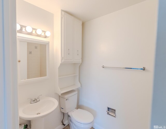 1640 Gault Way, Sparks, NV 89431 - full bathroom featuring baseboards, toilet, a sink, and a shower