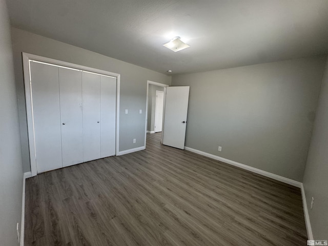 309 M St, Hawthorne, NV 89415 - unfurnished bedroom with dark wood-style flooring, baseboards, and a closet