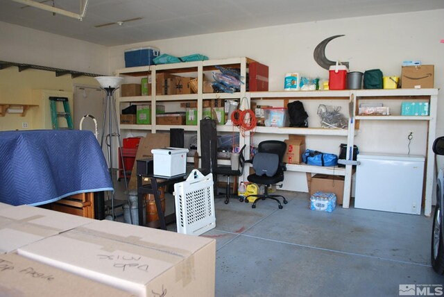 1075 Aster Ln, Fernley, NV 89408 - view of garage