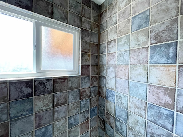 655 Gault Way, Sparks, NV 89431 - full bathroom with healthy amount of natural light and tiled shower