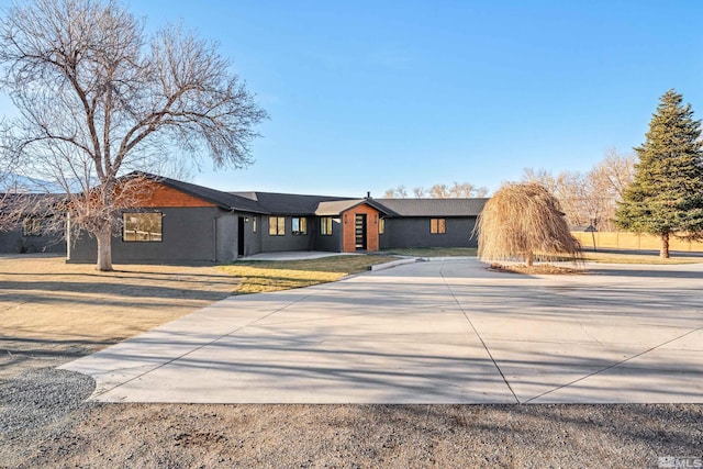 1450 Kerry Ct, Gardnerville, NV 89460 - view of front of home with concrete driveway