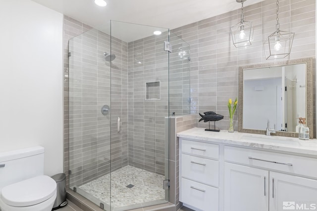915 Maple Creek Ct, Reno, NV 89511 - bathroom with a stall shower, toilet, vanity, and recessed lighting