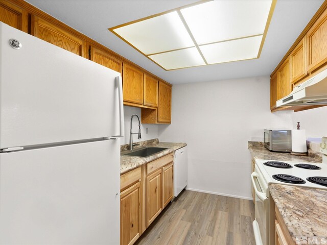 2845 Idlewild Dr # 210, Reno, NV 89509 - kitchen featuring white appliances, a sink, under cabinet range hood, light wood-style floors, and baseboards