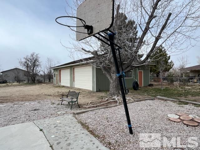 1036 Arrowhead Dr, Gardnerville, NV 89460 - view of yard featuring a garage