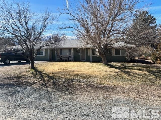 1036 Arrowhead Dr, Gardnerville, NV 89460 - ranch-style home with a front yard