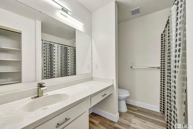 2555 Clear Acre Ln Unit 89/2, Reno, NV 89512 - full bathroom featuring wood finished floors, vanity, toilet, baseboards, and curtained shower