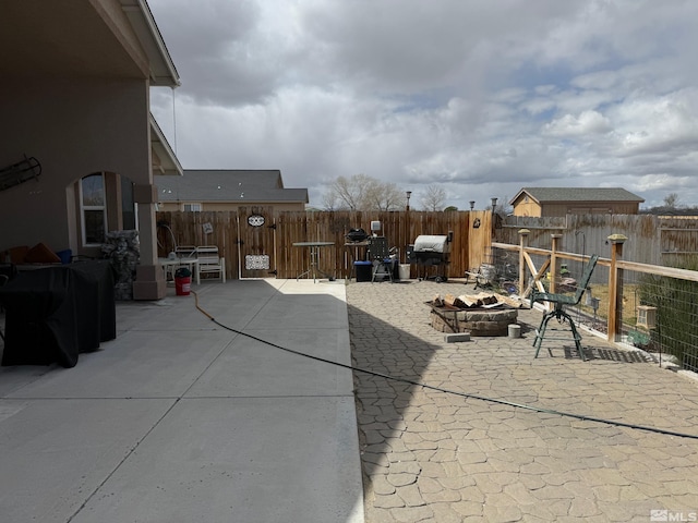 5710 Sarah Rd, Fallon, NV 89406 - view of patio / terrace featuring an outdoor fire pit and a fenced backyard