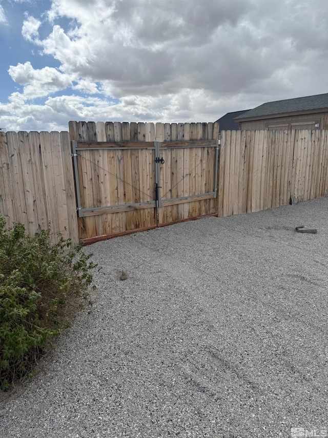 5710 Sarah Rd, Fallon, NV 89406 - gate with fence