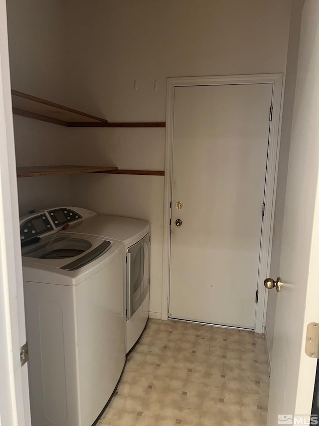 1425 Loma Verde Dr, Sparks, NV 89436 - laundry area with independent washer and dryer and light flooring
