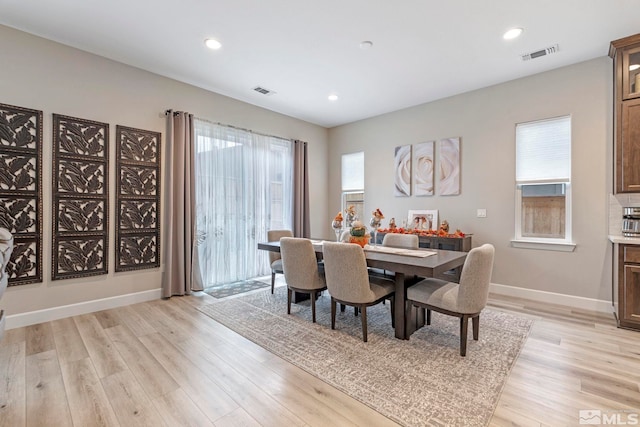 dining area with light wood-style flooring, baseboards, and recessed lighting