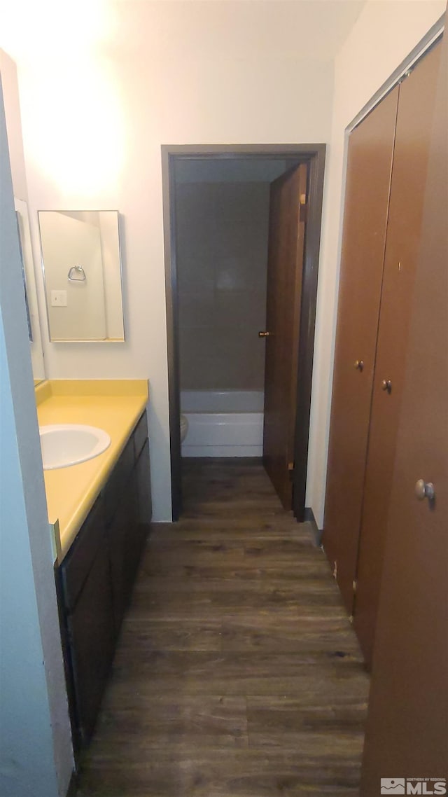 2450 Lymbery St Unit 118, Reno, NV 89509 - bathroom with wood finished floors, vanity, toilet, and a bathtub